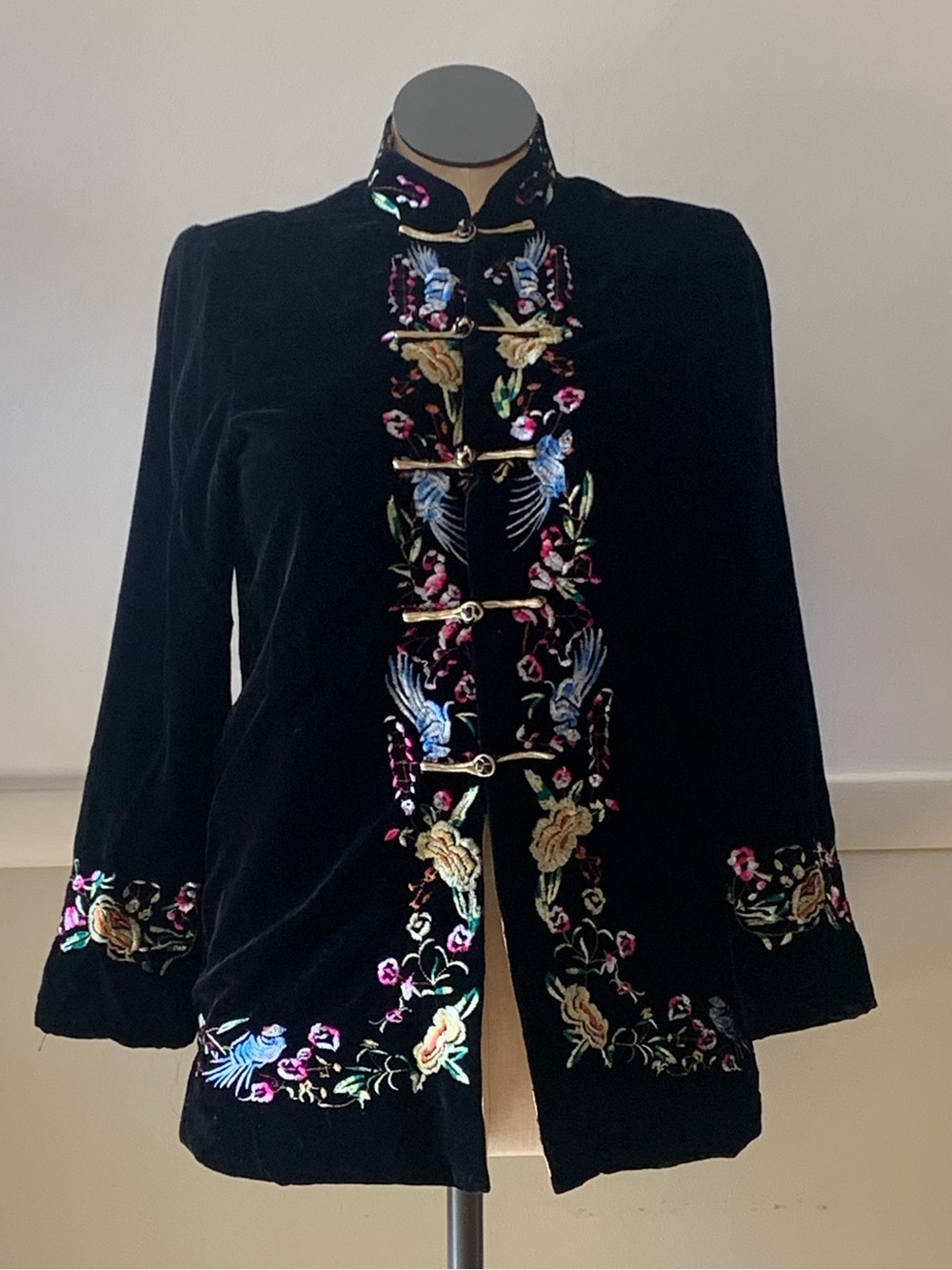 Vintage Black Embroidered Velvet Mandarin Jacket with Floral Detail